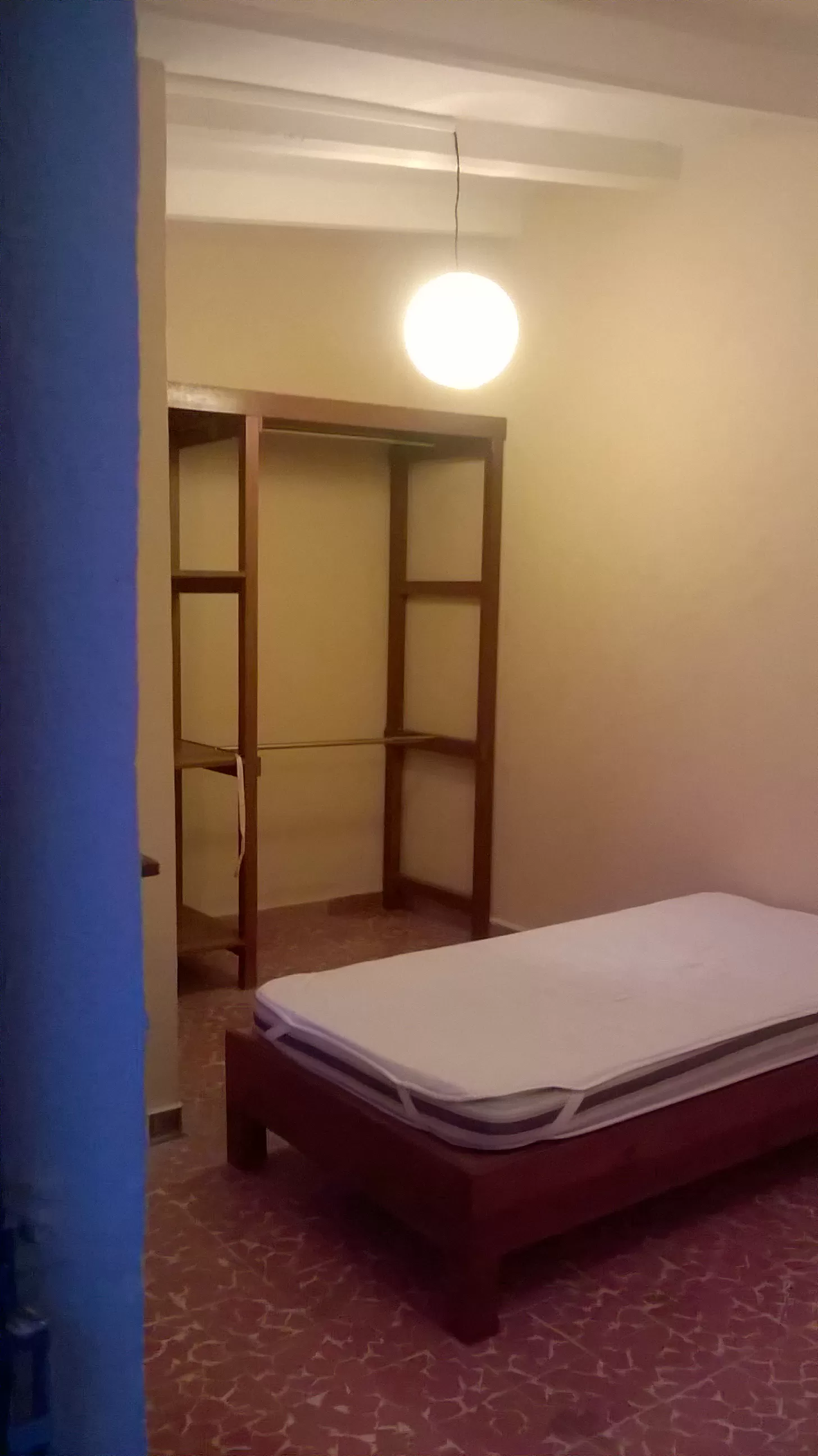 Renta Cuarto Amplio cerca