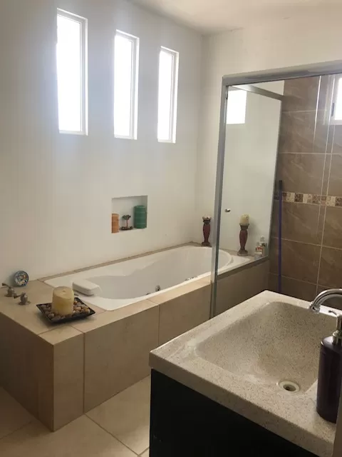 RENTO CUARTO PARA ROOMY