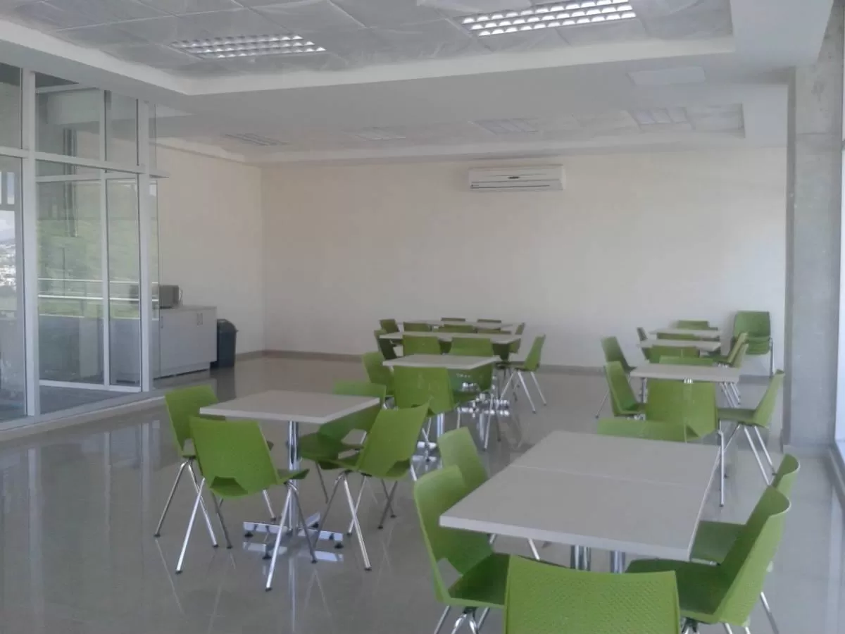 OFICINA AMUEBLADA EN VENTA
