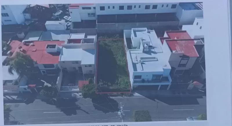 Venta de Amplio Terreno residencial, sin adeudos, documentos en regla, en ubicación privilegiada, y de alta plusvalía, terreno regular de 10mt2 de frente por 25mt2 de fondo, ideal para construir el hogar perfecto para tu familia, en una de las zonas más seguras y de crecimiento de la ciudad. Llámanos, agendamos cita para que lo conozcas.