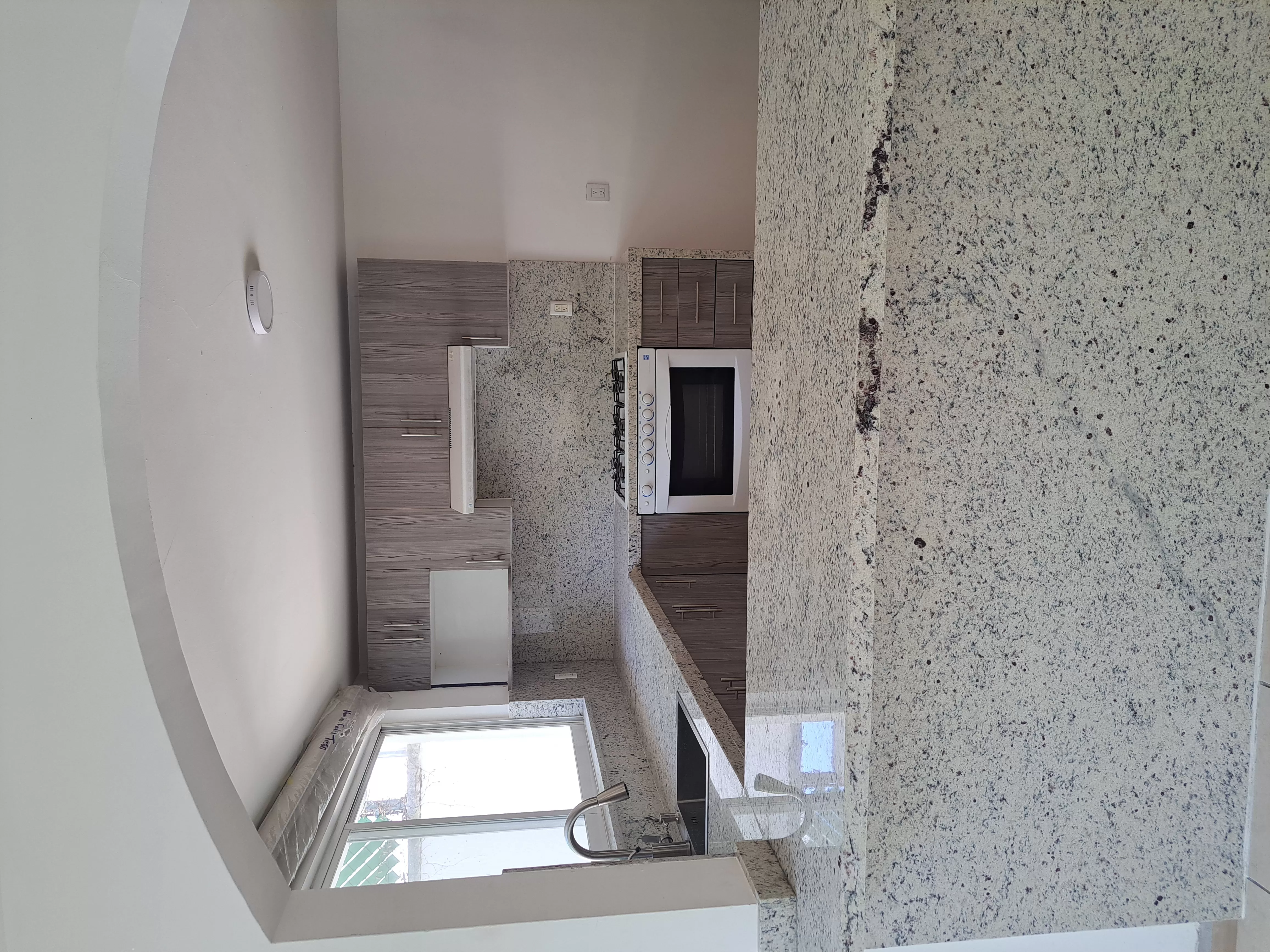 Renta casa en condominio P