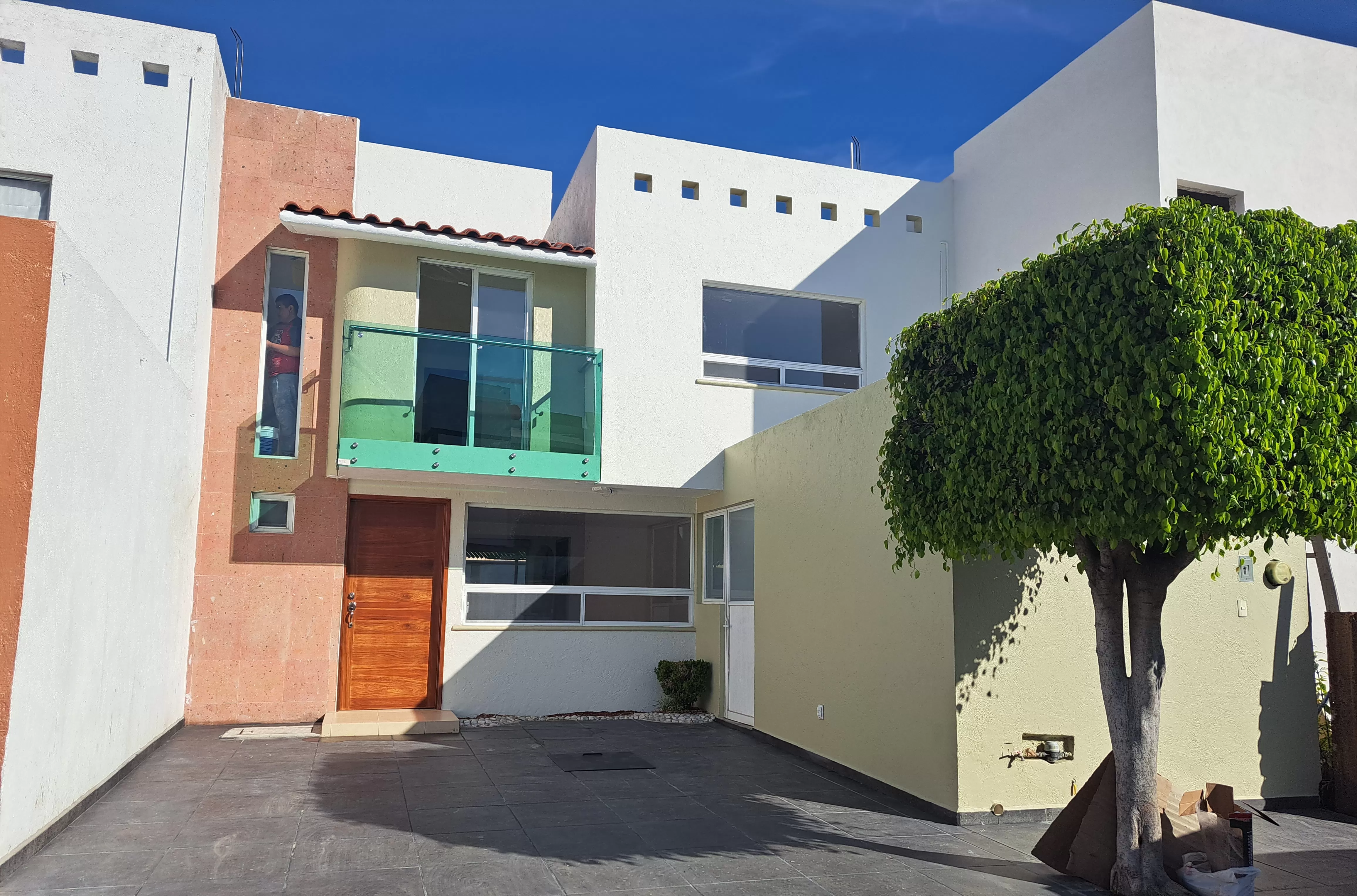 Renta casa en condominio P