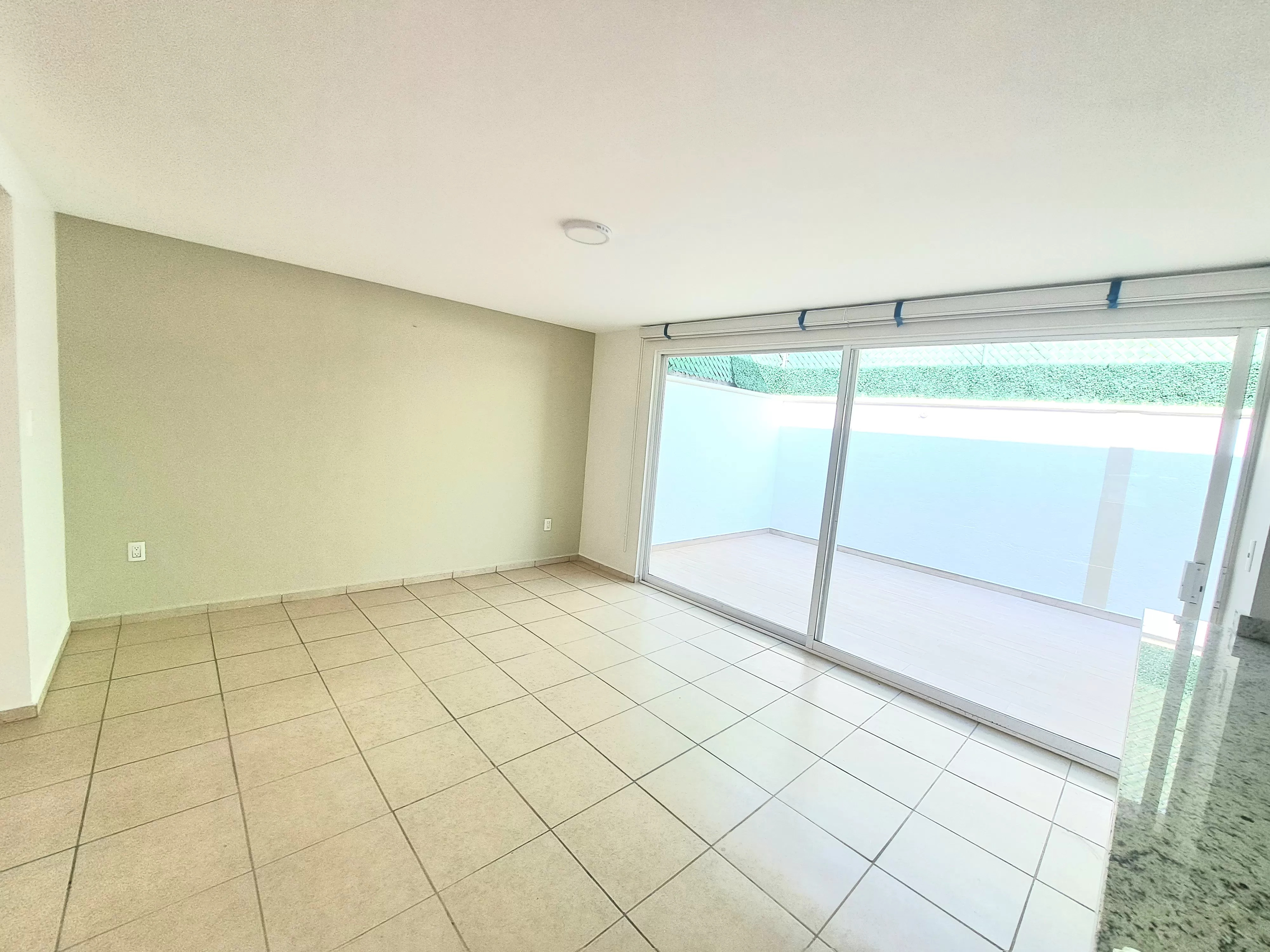 Renta casa en condominio P