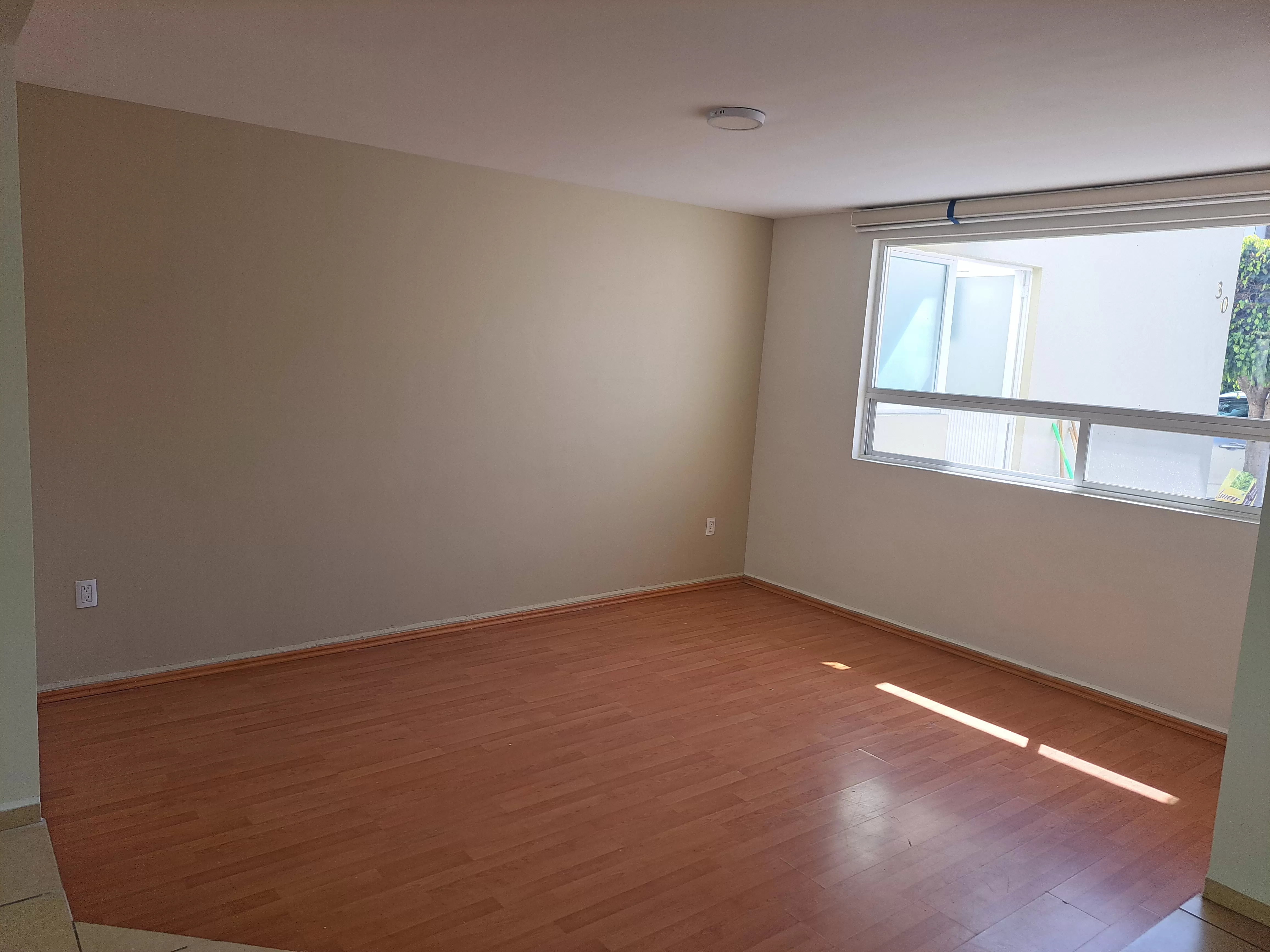 Renta casa en condominio P