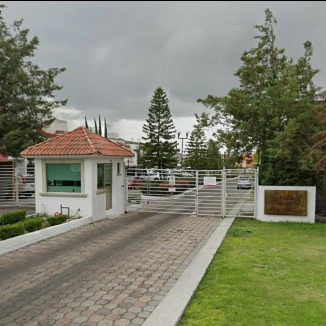 Renta casa en condominio P