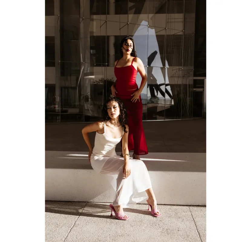 Falda midi con transparencia en color rojo