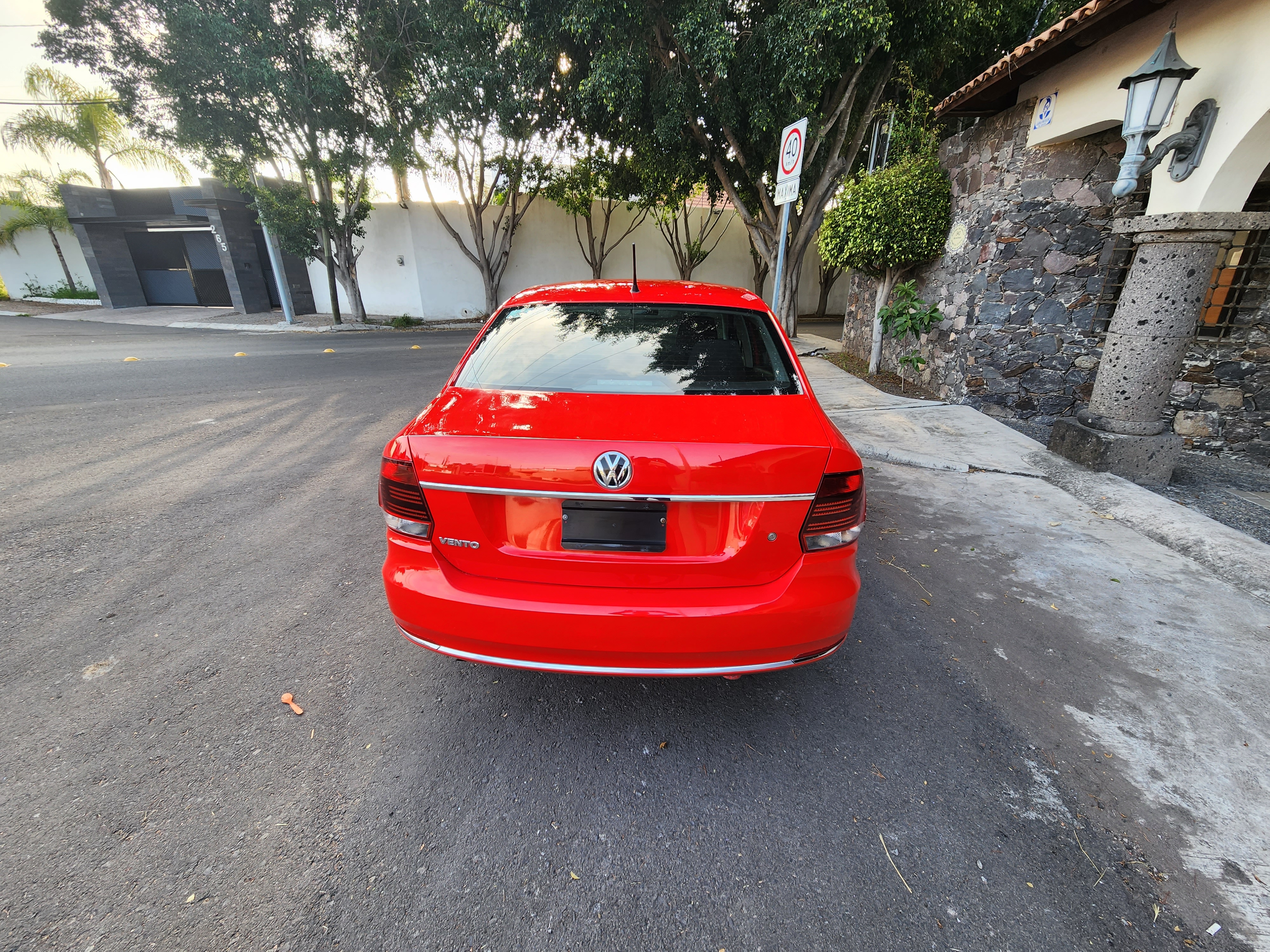 VW VENTO 2019 SÓLO 31784 KILOM LLANTAS NUEVAS !!